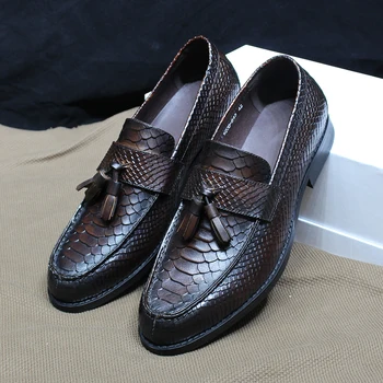 איטלקי גברים של נעלי אמיתי עור פרה להחליק על החתונה המשרד נעלי אלגנט לגברים נחש דפוס מזדמן ציצית בטלן נעליים