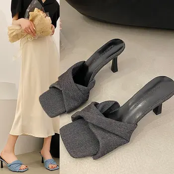 נעלי נשים נעלי יוקרה חיצונית שקופיות בוהן מרובע עם עקבים פרדות נמוך Pantofle גומי כפכפים מעצב הקיץ גבוהה 2023